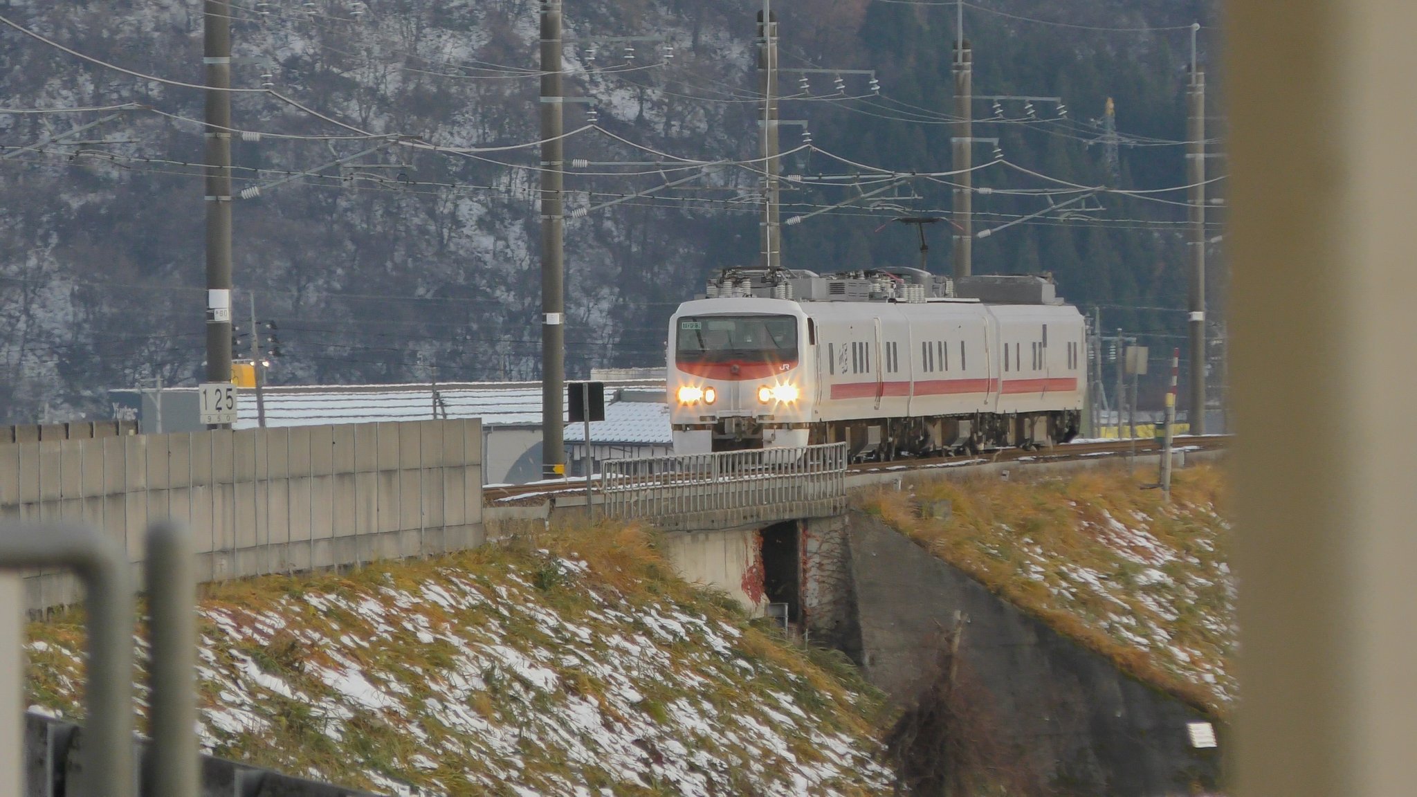 イーストアイ（East i-E）E491系北越急行ほくほく線とえちごトキめき鉄道を検測しながら走行