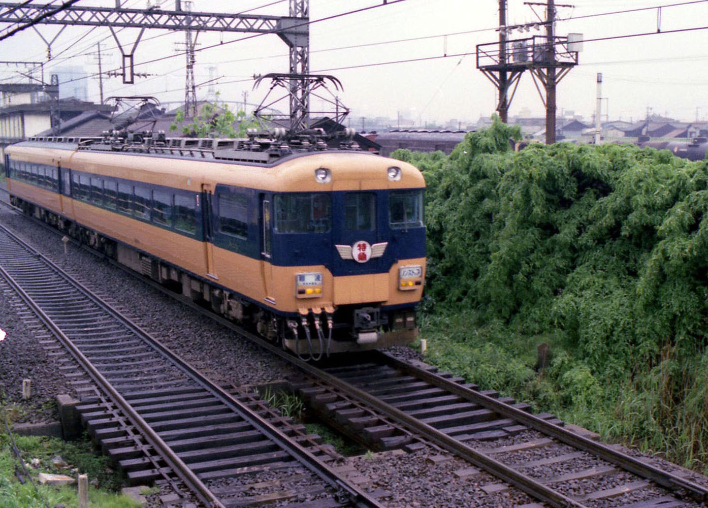 名阪特急が2両や3両編成で運転していたという事実　2両で名阪ノンストップ特急も運転