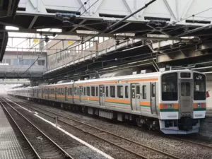 【珍事】高崎駅に211系10両編成が現れる　一体なぜ？