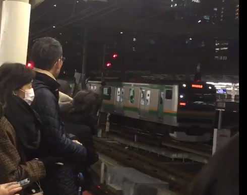 【珍事】横浜駅で東海道線の電車が逆走　一体なぜ？