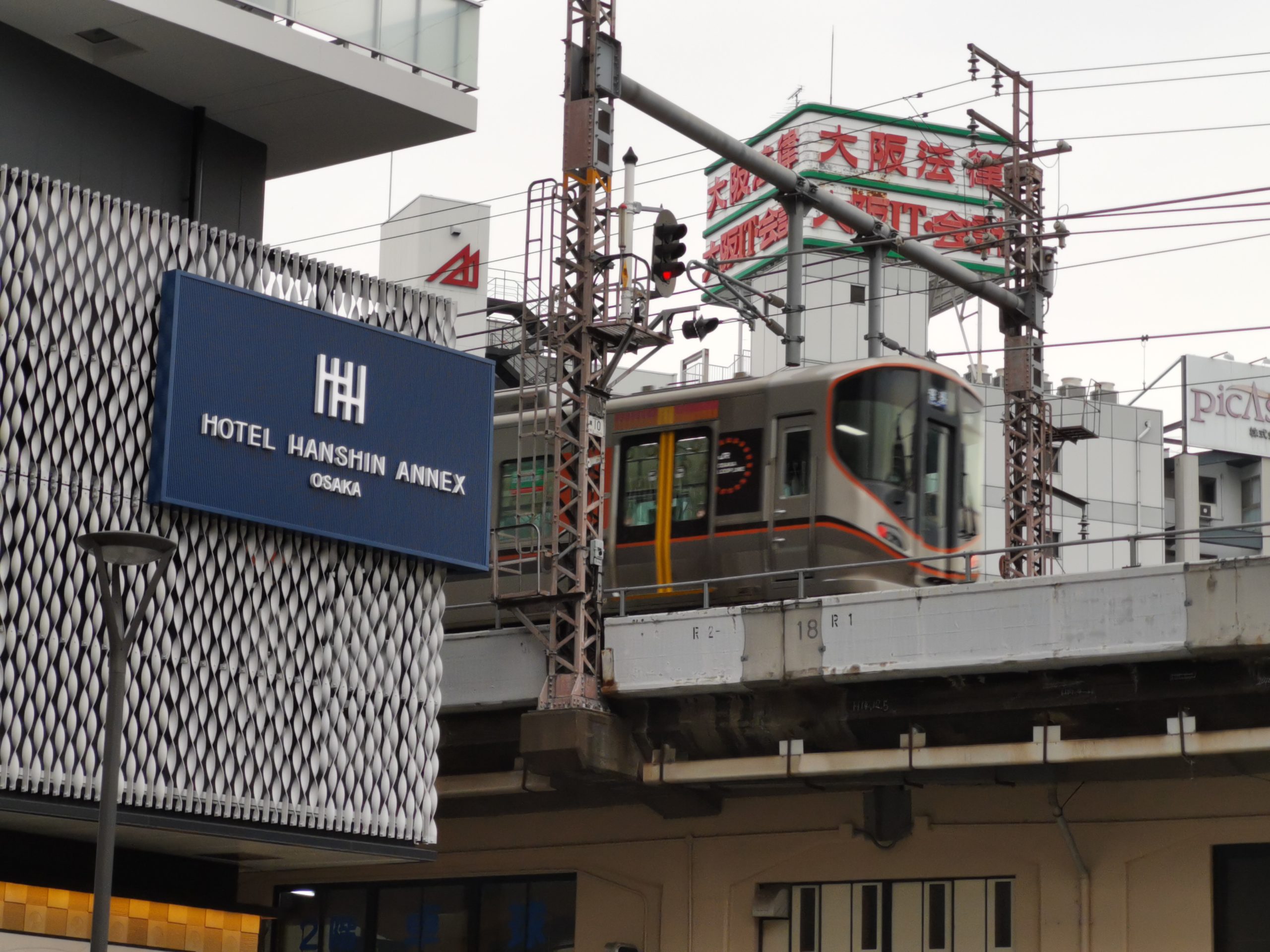 【福島駅すぐ近く】豪華・高級・新築「ホテル阪神アネックス大阪」に宿泊してみた　37平米の広さのあるトリプルに宿泊