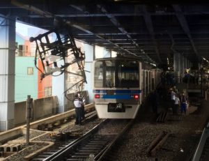 京成青砥駅で脱線事故 パンタグラフが大破 当該は北総7818編成