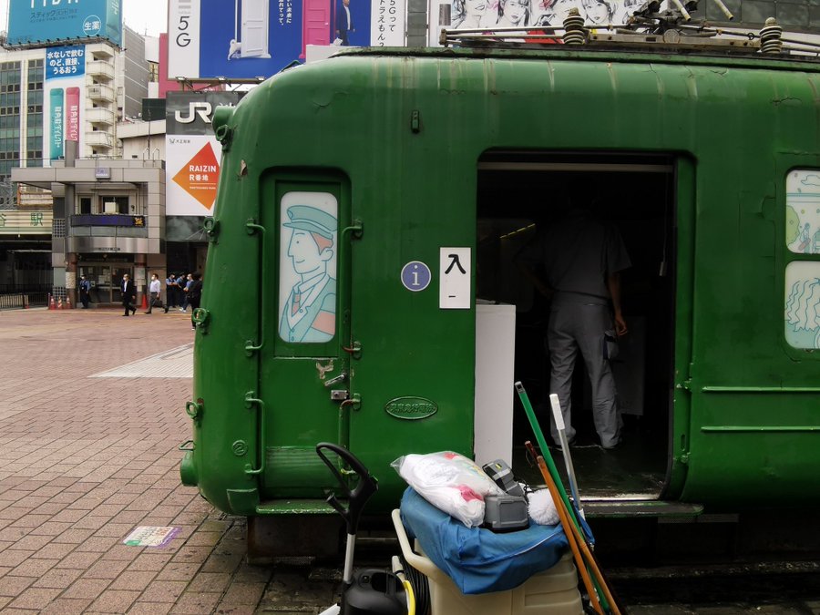 渋谷のシンボル｢青ガエル｣がついに見納めか 中断していた移転作業再開か