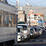 「岡山の恥ずべき朝」道路交通違反が常態化　路面電車の運行を車が妨害していると話題に