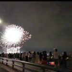 【1日限りのミニ東京湾花火大会】東京旧築地市場で1800発の花火が上がる　終了後には拍手喝采