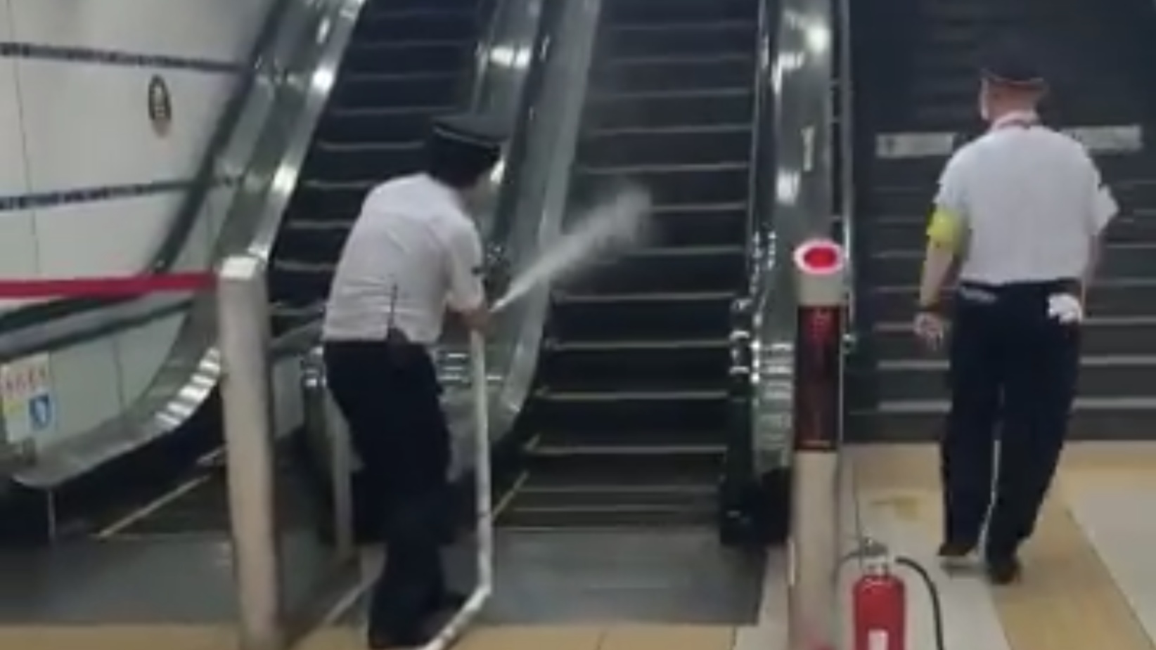 【横浜駅で火災】東急東横線・みなとみらい線の横浜駅地下5階ホームで火災報知器作動 煙が充満し避難誘導が 原因は普段よく使うアレだった