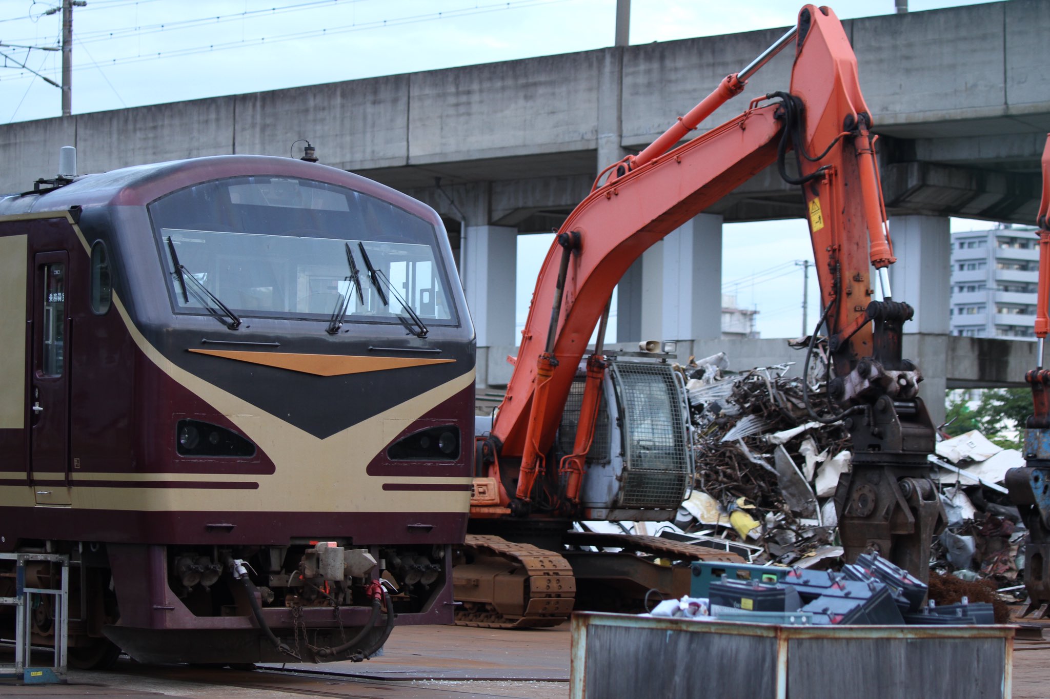 引退から1ヶ月で解体 リゾートみのりキハ48 546が只見線キハ40 2141と連結し郡山車両センターの解体場に入る Japan Railway Com