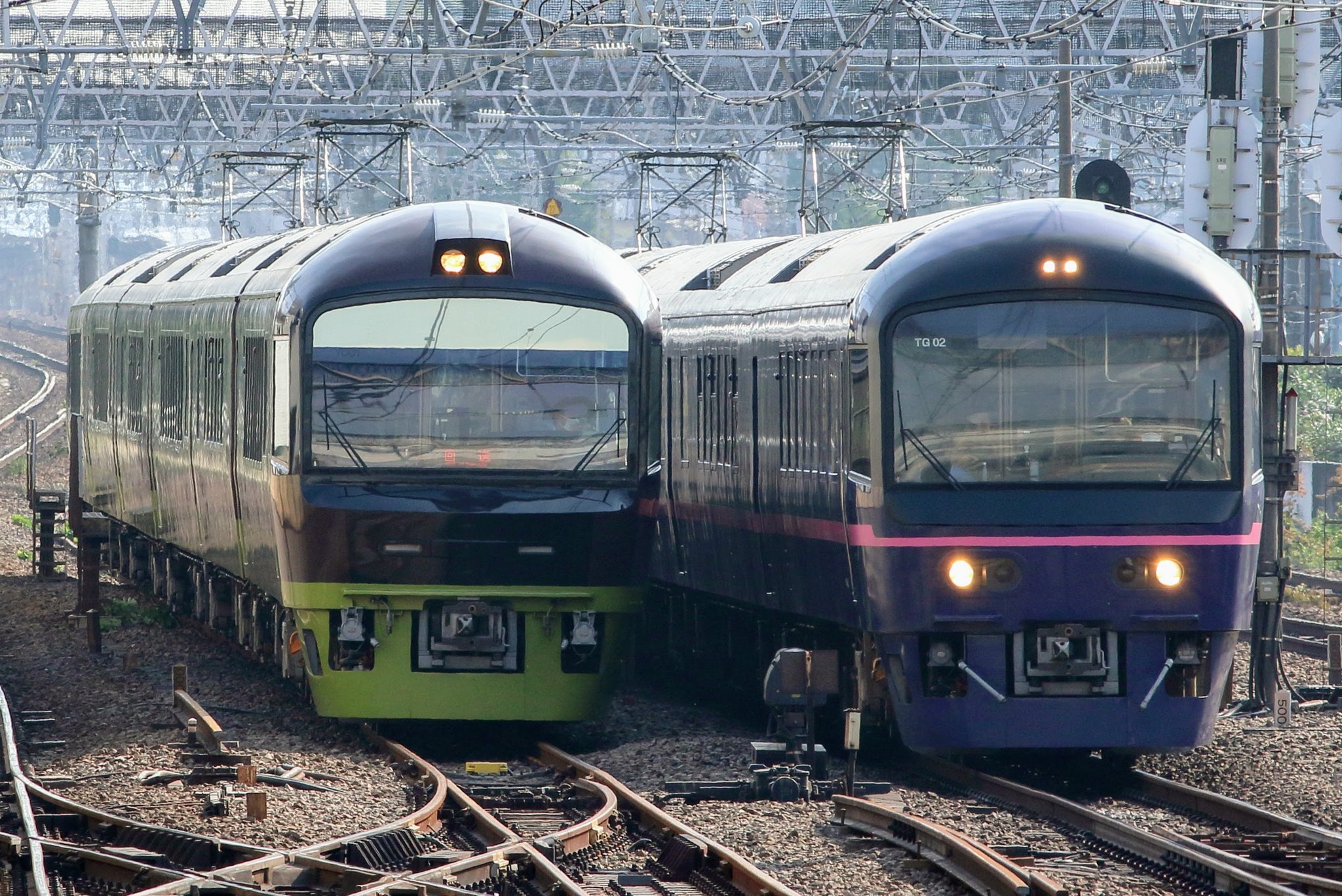 元は同じ車両 中央線で2本の臨時列車が運行 お座敷列車とやまどり Japan Railway Com