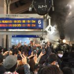 【1秒で売り切れた】JR九州のSL人吉が｢無限列車｣に ｢SL鬼滅の刃｣が初運行 駅や車内の様子は?