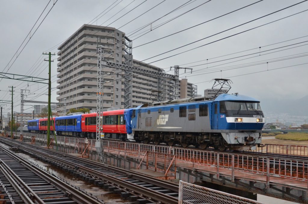 【初の量産車】EV-E801系ACCUMが約4年振りに日立製作所から出場 引退が決まったキハ40・48形を置き換えるため | Japan ...
