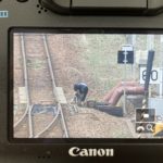 【テロ未遂?】撮り鉄が｢サロンカーなにわ｣撮影のためJR山陰本線の線路に侵入し辺りを物色 転てつ機を操作