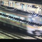 【恐怖】真夜中の駅にカラスの集団が ｢撮り鉄｣ならぬ｢鳥鉄｣が話題に
