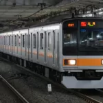 【衝撃】ダイヤ乱れの影響で中央線209系が｢通勤快速大月行｣に 東京では運用差し替えられず