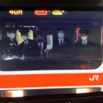 【JR東日本】武蔵野線で運転室に5人も乗務 異様な光景が注目される