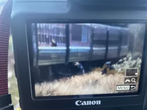 【接触寸前】｢SLクリスマストレイン｣撮影のために撮り鉄が乱入 列車に最接近し危険な撮影 今後中止の可能性も