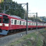 西武9000系9103F｢RED LUCKY TRAIN｣が横瀬で10両から4両に短編成化 武蔵丘に牽引回送