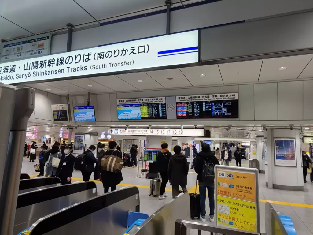 山陽新幹線で架線支障、車両トラブルで遅延　東京駅で立ち止まる人も
