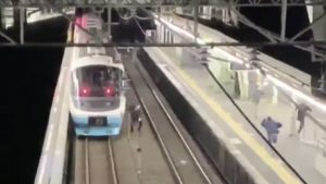 小田急RSEの深夜回送撮影のため線路に侵入した撮り鉄が鉄道営業法違反で送致