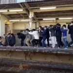 【連日大暴走】京成のネタ列車最終日に撮り鉄殺到 江戸川では罵声大会も