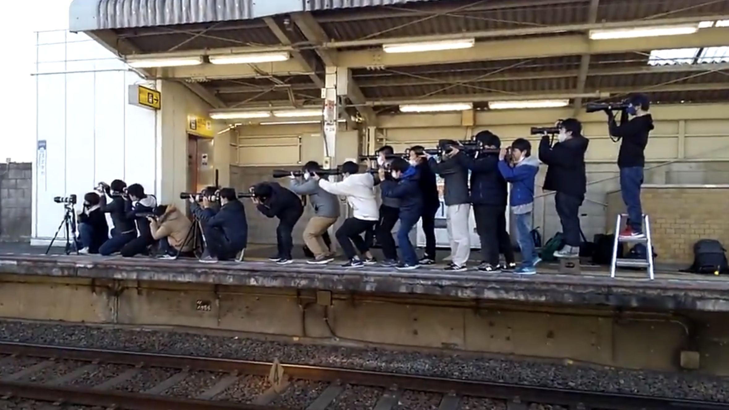 【連日大暴走】京成のネタ列車最終日に撮り鉄殺到 江戸川では罵声大会も