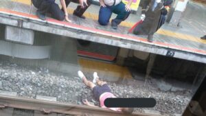 【自殺目的か】中国人男性が池袋駅3番線に飛び降り運行を妨害