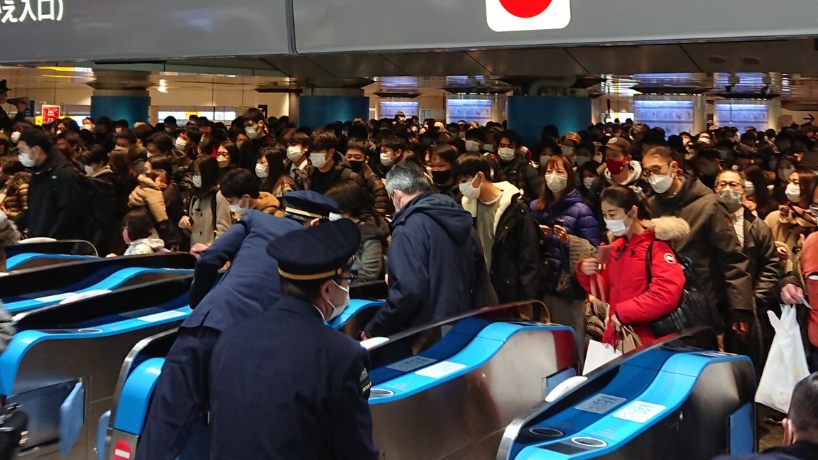 【注意】東京駅が帰省客で大混雑 特に新幹線改札は入場まで相当時間がかかる可能性も