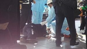 【恐怖】池袋駅で男がJR駅員に暴行 ホームに倒れ意識不明の状態に 犯人は逃走中か