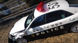 【なぜ?】神奈川県警が東名で単独事故 一般人から怪我が心配する声 鉄道ファンは大喜び