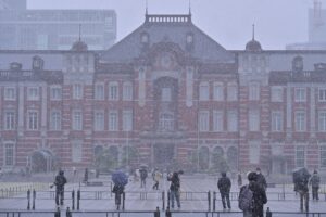 【きれい】東京駅が雪化粧　明日は積雪した東京駅が見られる？！