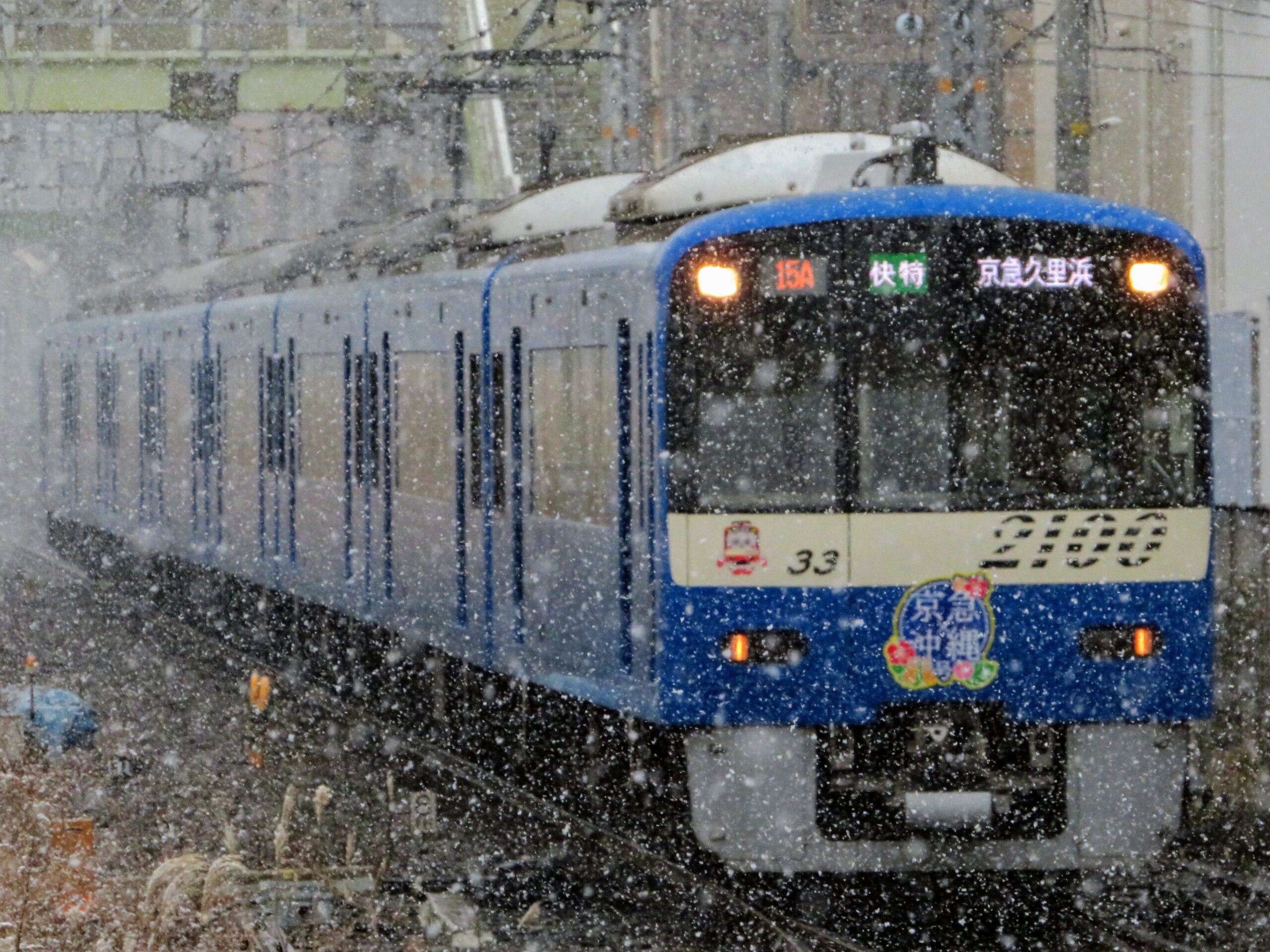 【運転見合わせも】JR東日本・私鉄・京急など大雪で遅延　列車遅延の情報まとめ　車両も雪景色に
