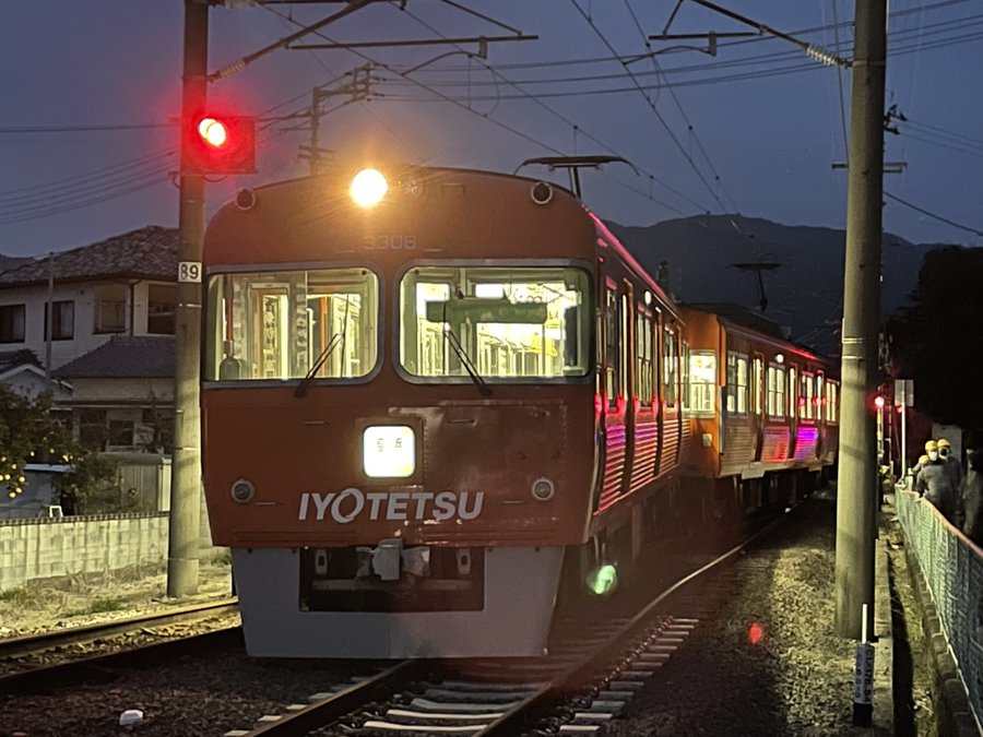 【伊予鉄脱線事故】見奈良駅で泣き別れ　「派手にやったな・・・」