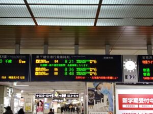 夜行特別快速エアポートが運転　暴風雪の影響で　札幌～新千歳空港まで各駅停車も運転