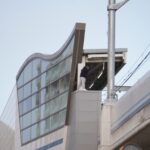 阪神電車深江駅で線路内立ち入り　男が確保 一時運転見合わせ
