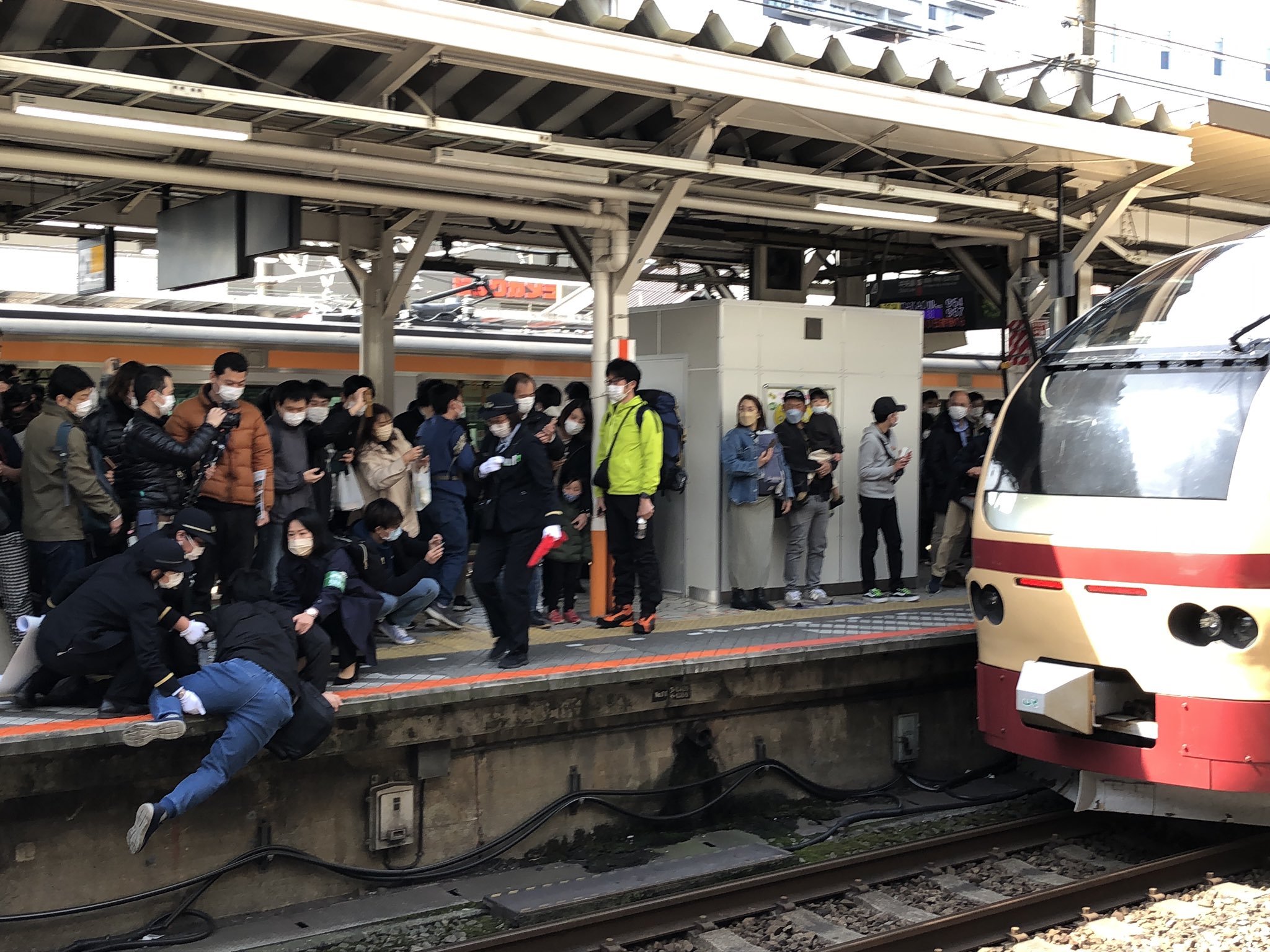【悪質】八王子駅乗客落下事故 実は撮り鉄ネガティブキャンペーンのため報酬を払って自作自演をしていた