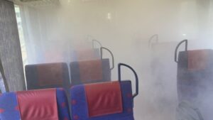 【恐怖】京急2100形車内で火災 快特三崎口行きで煙が充満 スマホが原因か